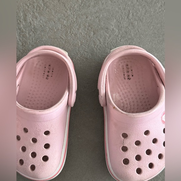 Crocs for Baby Girl Light Pink Size 4 for New Walkers - Picture 2 of 9